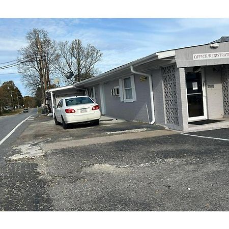 Tri-City Motel By Oyo Forest City Spindale Exterior photo